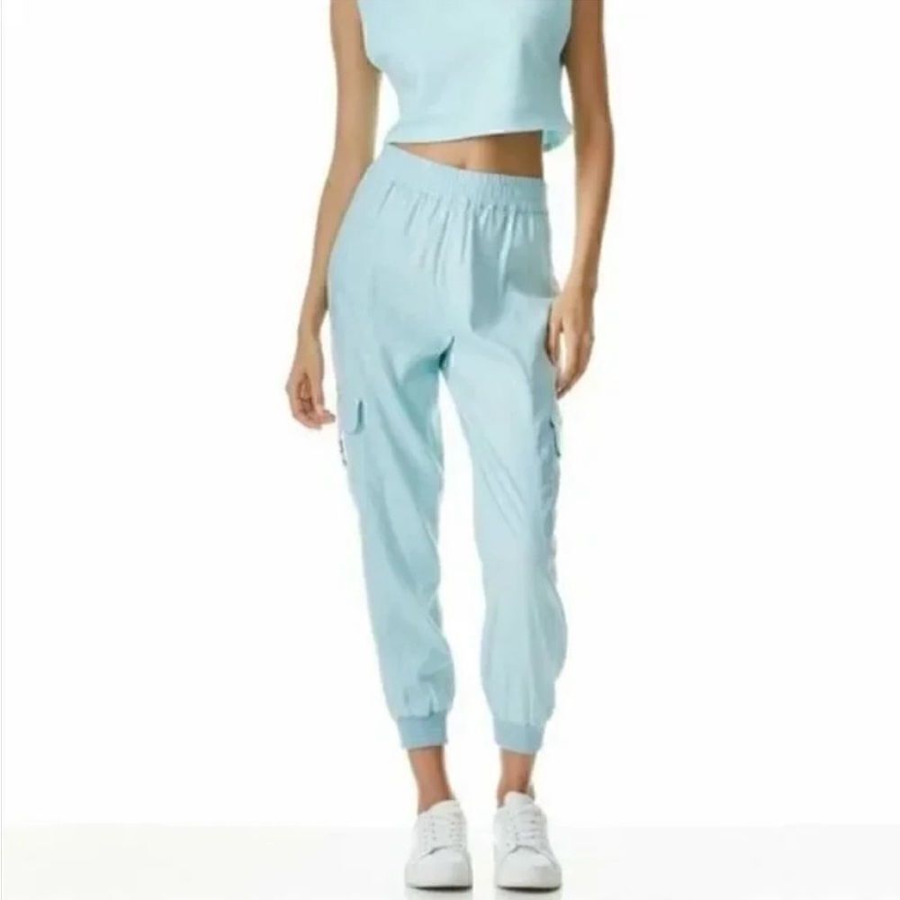 Alice + Olivia NWT Neta Cargo Pants in Powder Blue $295